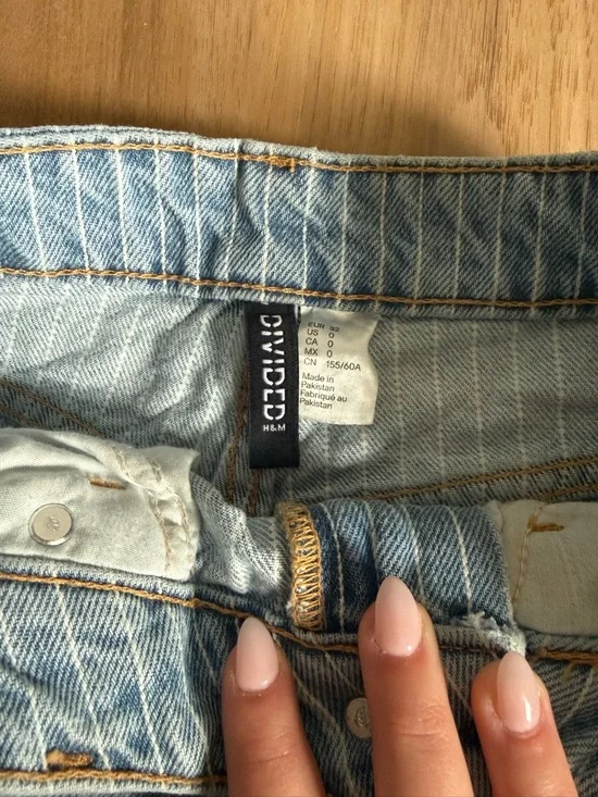 H&M Light Blue Striped Denim Shorts - Picture 3 of 4